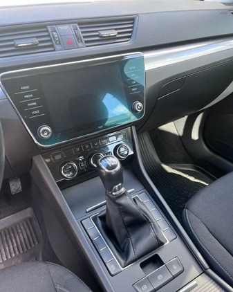 Skoda Superb cena 78000 przebieg: 104943, rok produkcji 2018 z Głogów Małopolski małe 79